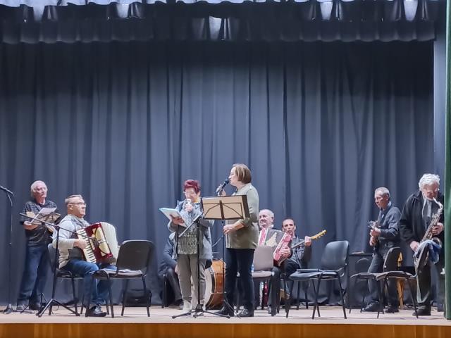 Ezeres kultūras nama folkloras kapela "Kaimiņi"